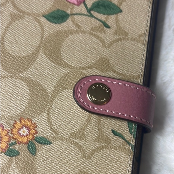 COACH Floral Tan and Pink Signature Planner cover - Picture 2 of 12